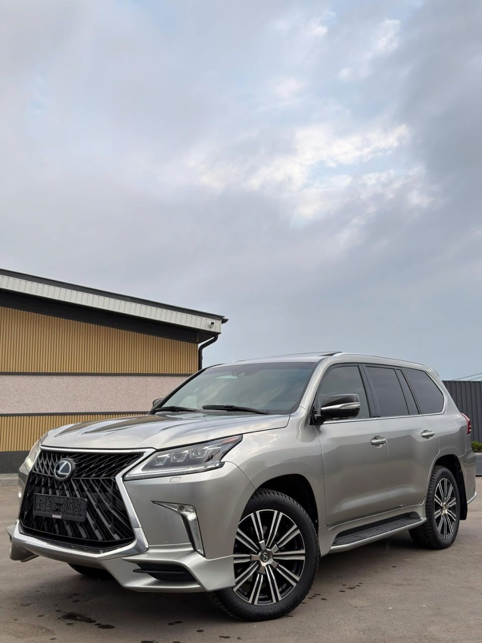 Lexus LX570